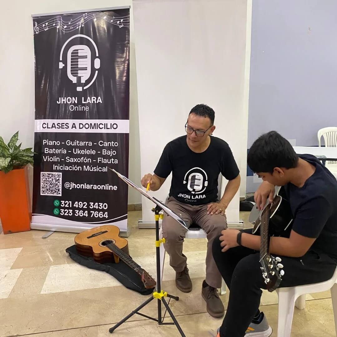Jhon Jairo Lara tocando guitarra